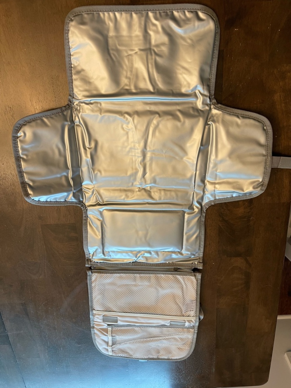 Portable changing pad - Picture 2 of 4